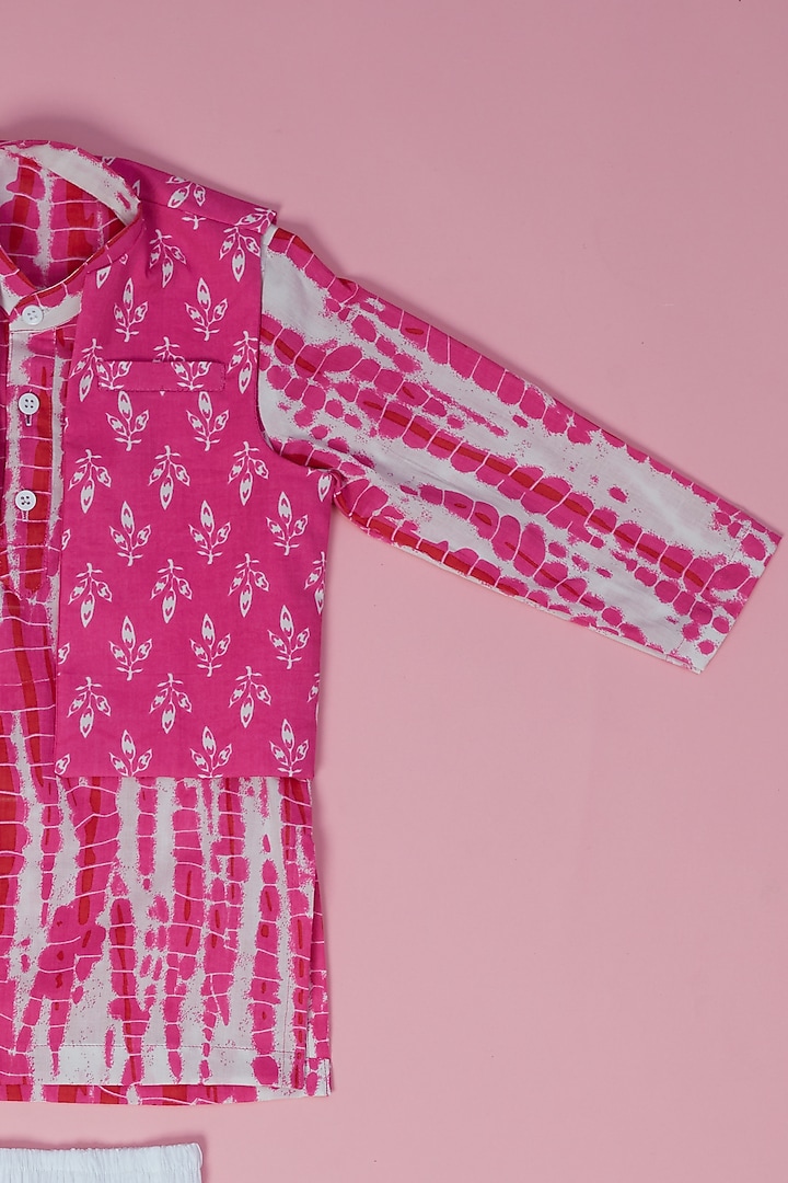 Pink Cotton Tie-Dyed Printed Bundi Jacket Set by Laado at Pernia's Pop Up Shop