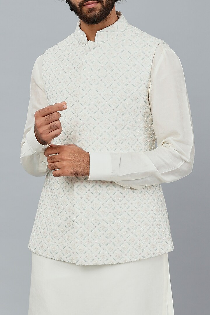 Ivory Suiting Cutdana Hand Embroidered Bundi Jacket Set by LABEL CRESTELLI at Pernia's Pop Up Shop