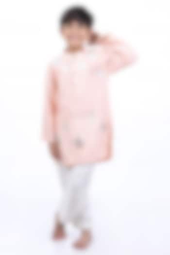 Pink Bamberg Silk Thread Embroidered Kurta Set For Boys by La Dee Da at Pernia's Pop Up Shop