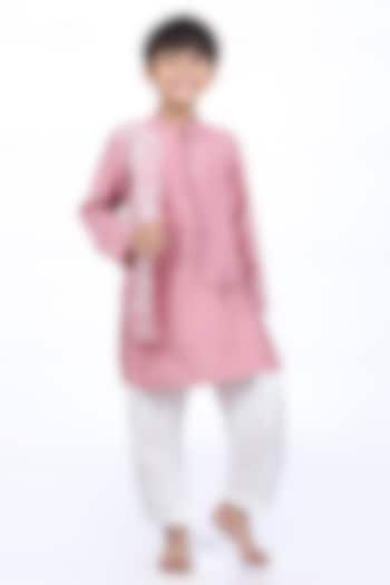 Pink Bamberg Silk Thread Embroidered Kurta Set For Boys by La Dee Da at Pernia's Pop Up Shop