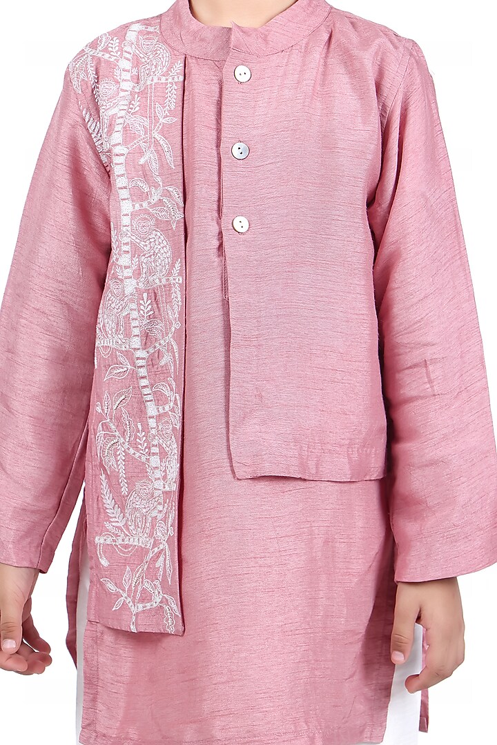 Pink Bamberg Silk Thread Embroidered Kurta Set For Boys by La Dee Da at Pernia's Pop Up Shop