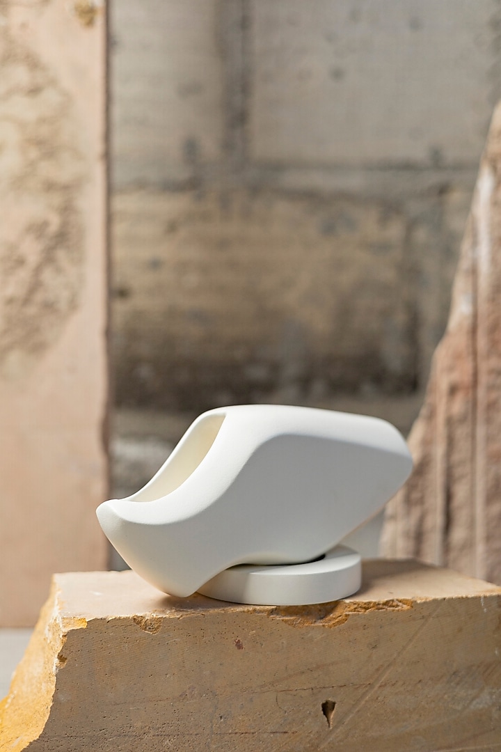 White Engineered Wood Liscio Vase by La Dimora Selections at Pernia's Pop Up Shop