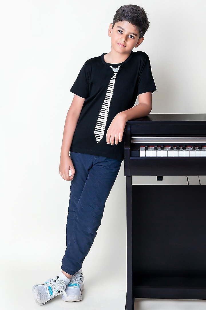 Black Cotton Printed T-Shirt For Boys by LADORE