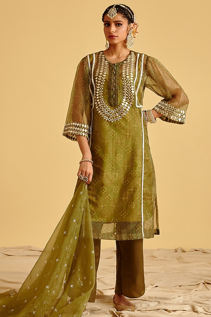 Sage Green Hand Embroidered Kurta Set by Lahario at Pernia's Pop Up Shop