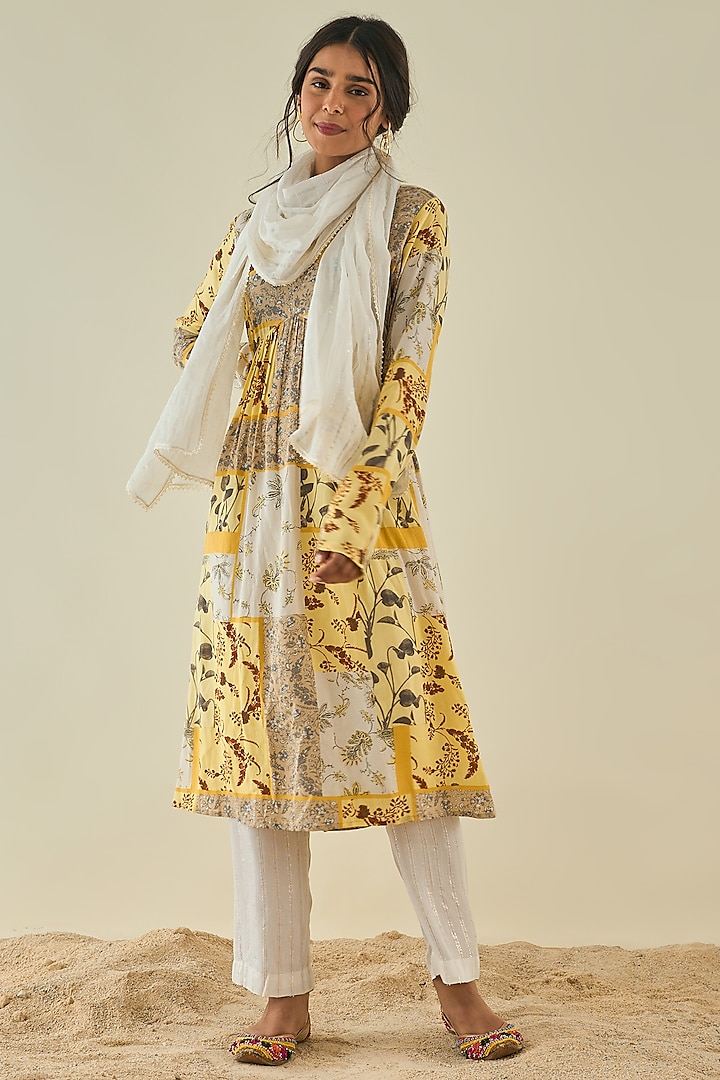 Yellow Printed Kurta Set by Lahario