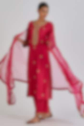 Fuchsia Sheer Organza Embroidered Dupatta by Lajjoo c at Pernia's Pop Up Shop