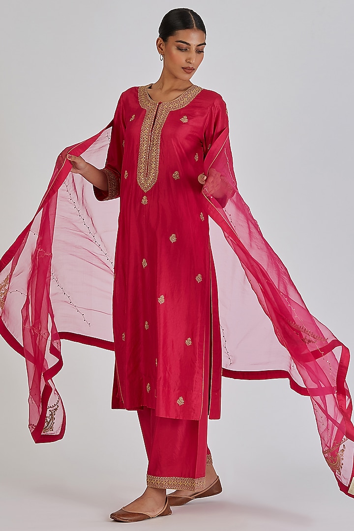 Fuchsia Sheer Organza Embroidered Dupatta by Lajjoo c at Pernia's Pop Up Shop