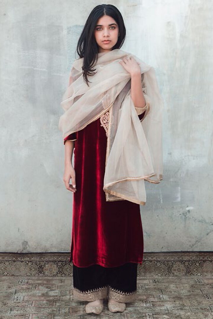 Maroon Kurta Set With Embroidery by Lajjoo C at Pernia's Pop Up Shop