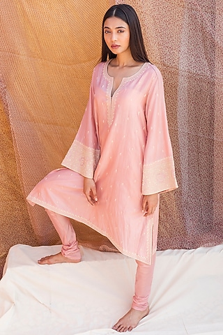 Blush Pink Embroidered Kurta Set by Lajjoo C