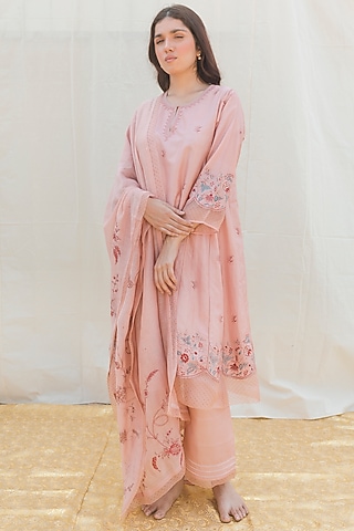 Blush Pink Embroidered Kurta Set by Lajjoo C