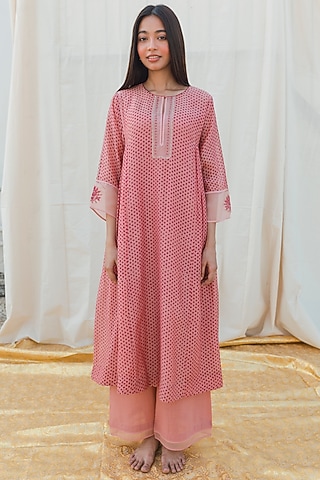 Pink Printed Kurta Set by Lajjoo C