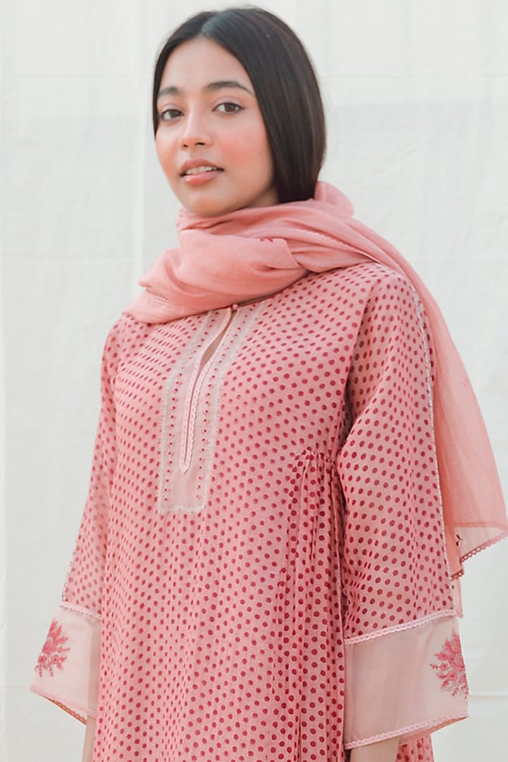 Pink Printed Kurta Set by Lajjoo C at Pernia's Pop Up Shop