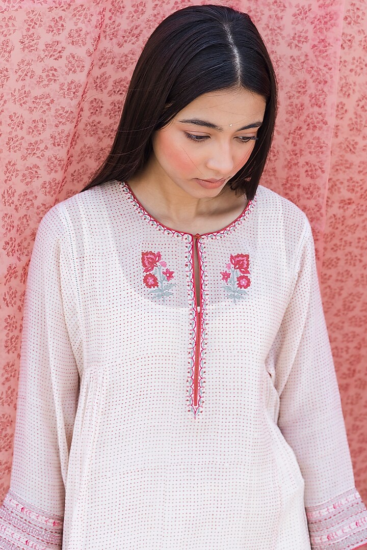 White Embroidered Kurta Set by Lajjoo C at Pernia's Pop Up Shop