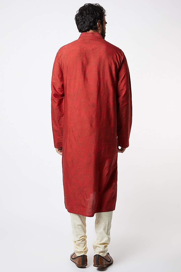 Maroon Textured Kurta Set by Lalit Jalan at Pernia's Pop Up Shop