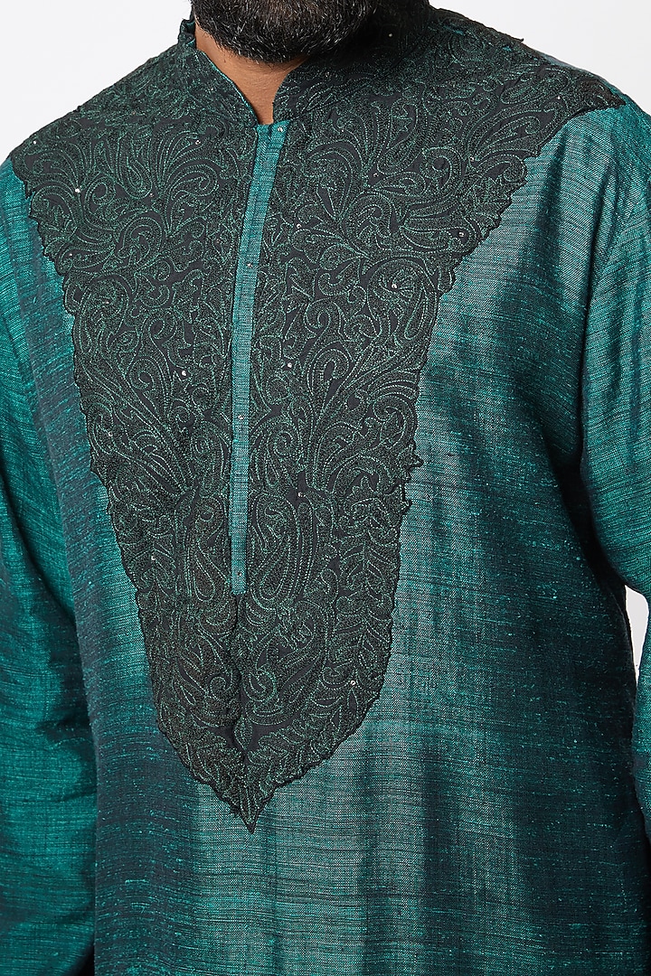 Emerald Green Embroidered Kurta Set by Lalit Jalan at Pernia's Pop Up Shop