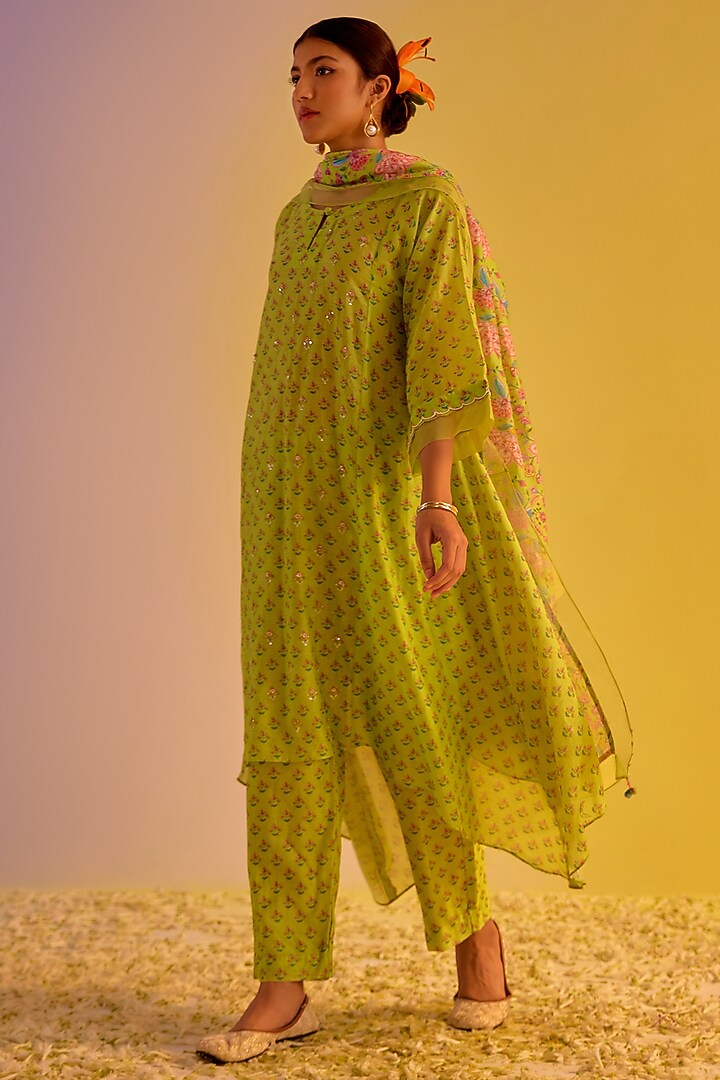 Light Green Chanderi Hand Embroidered & Digital Printed Kurta Set by Label Mansi Nagdev at Pernia's Pop Up Shop