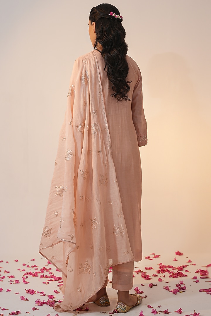 Peach Cotton Silk Block Printed & Hand Embroidered Straight Kurta Set by Label Mansi Nagdev at Pernia's Pop Up Shop