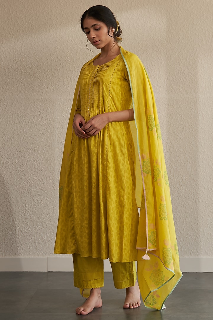 Yellow Cotton Hand Embroidered Kurta Set by Label Mansi Nagdev