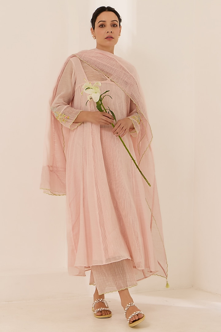 Soft Pink Malai Chanderi Hand Embroidered Panelled Kurta Set by Label Mansi Nagdev at Pernia's Pop Up Shop