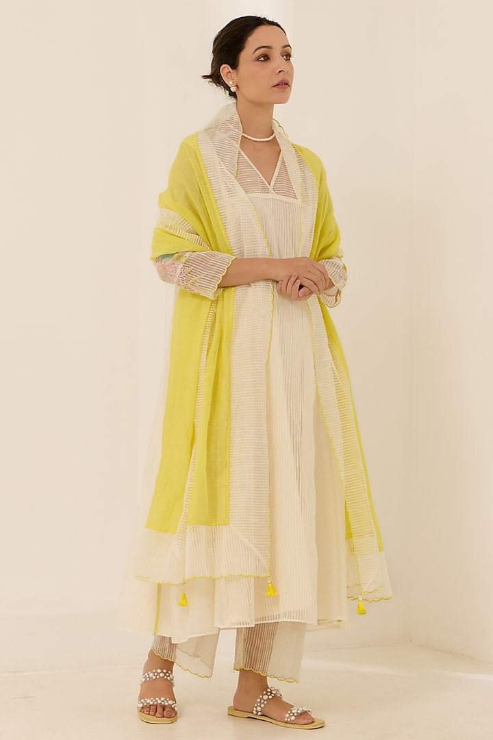 Ivory Malai Chanderi Hand Embroidered Panelled Kurta Set by Label Mansi Nagdev at Pernia's Pop Up Shop