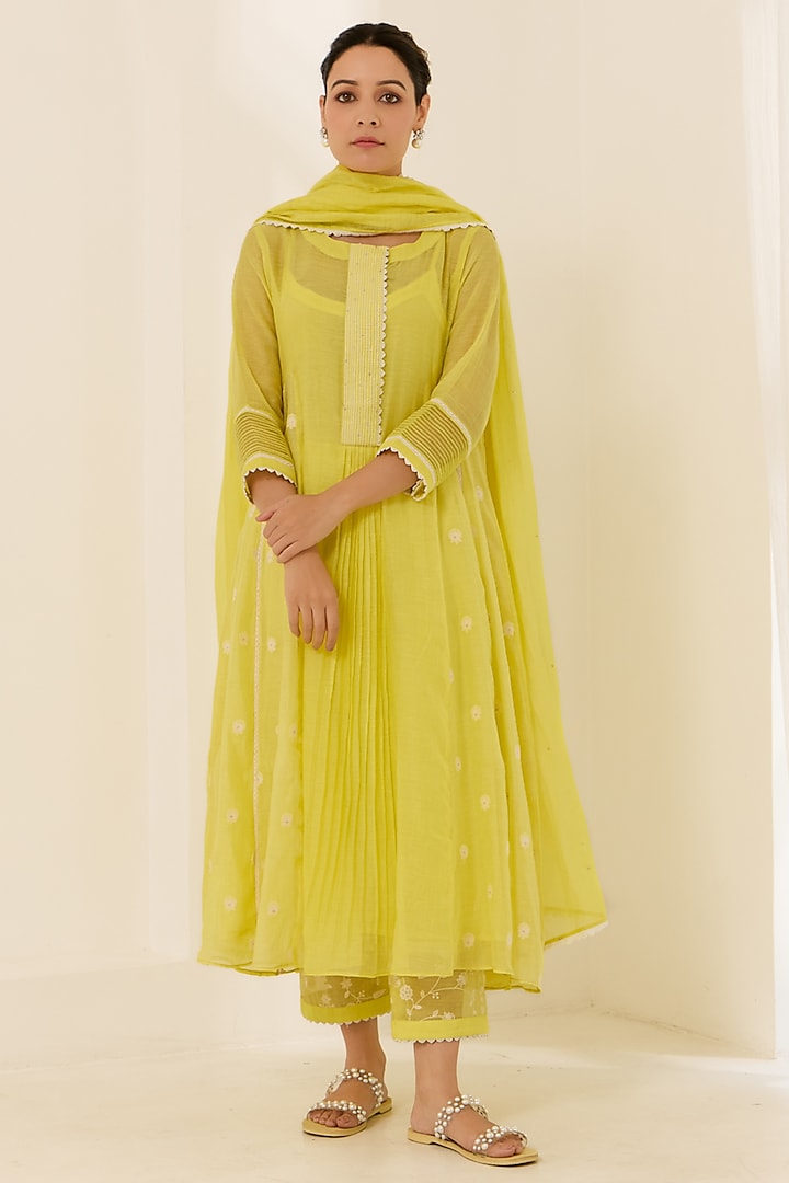 Yellow Malai Chanderi Floral Boota Embroidered Kurta Set by Label Mansi Nagdev