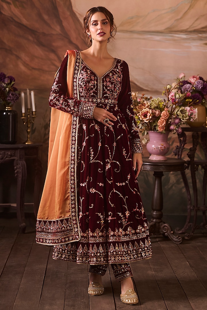 Maroon Velvet Zari Hand Embellished Anarkali Set by Lashkaraa at Pernia's Pop Up Shop