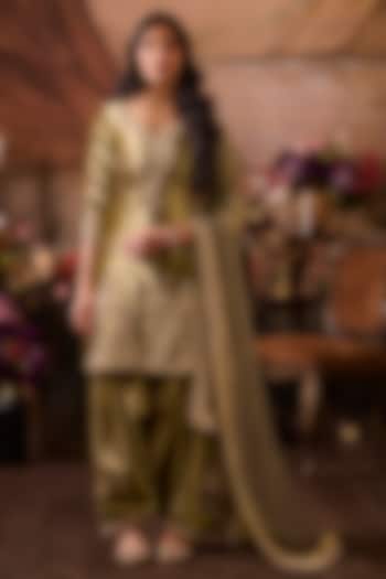 Mehendi Green Velvet Zari Hand Embellished Kurta Set by Lashkaraa at Pernia's Pop Up Shop