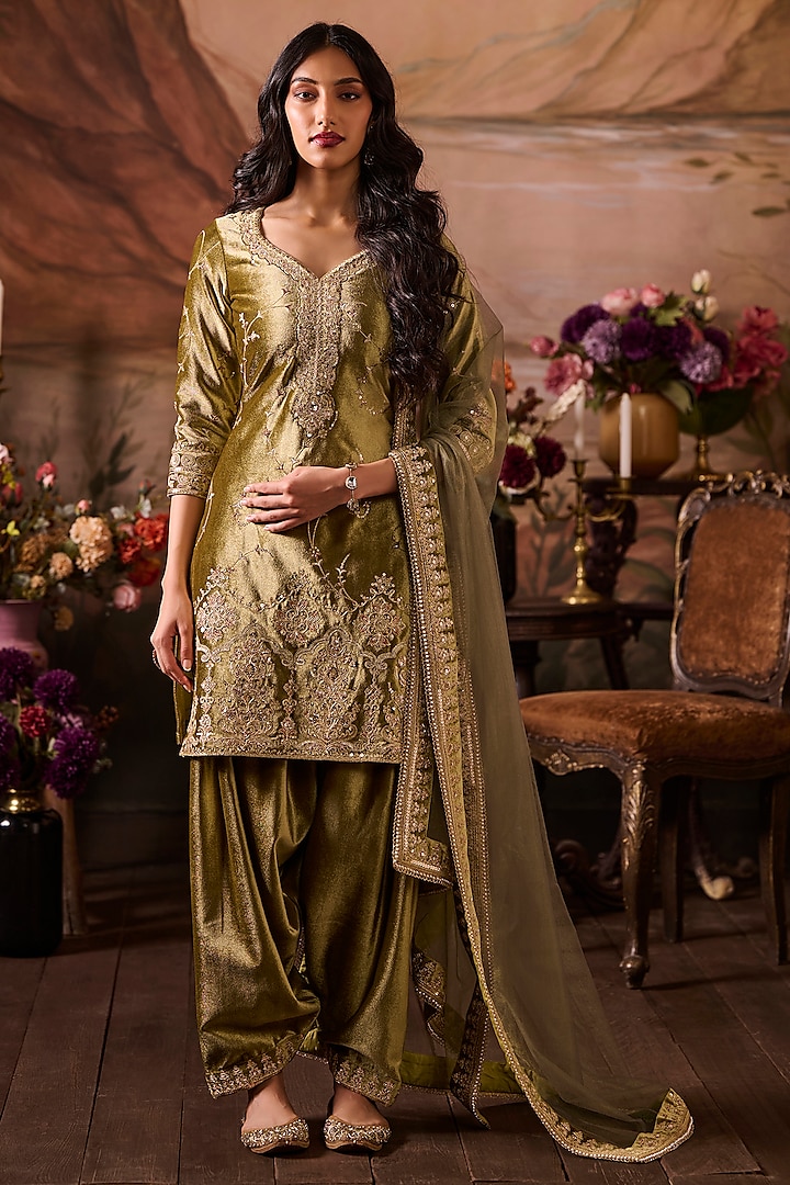 Mehendi Green Velvet Zari Hand Embellished Kurta Set by Lashkaraa at Pernia's Pop Up Shop