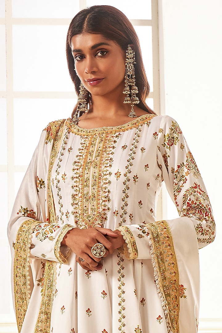 White Satin Printed & Zari Embellished Party Wear Anarkali Set by Lashkaraa at Pernia's Pop Up Shop