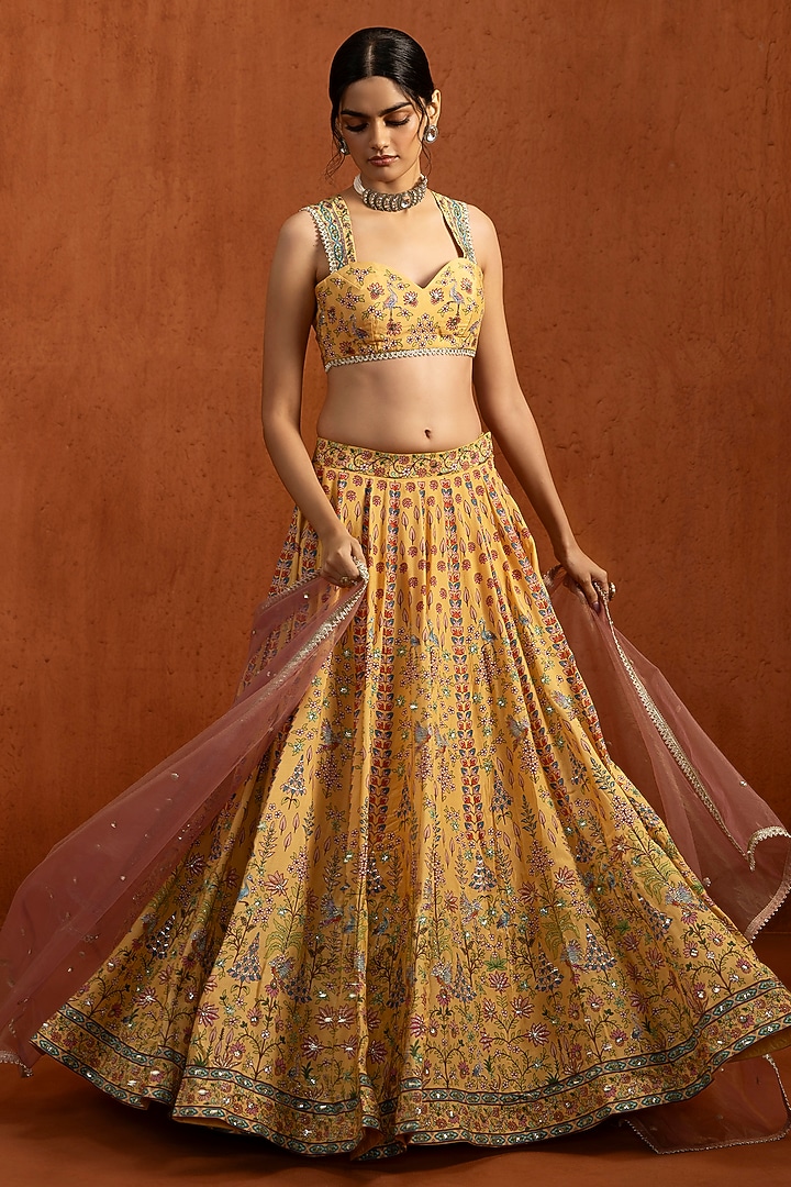 Yellow Viscose Silk Zari Embroidered Lehenga Set by Lashkaraa at Pernia's Pop Up Shop
