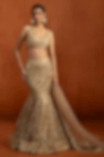 Golden Net Sequins Embroidered Fish-Cut Lehenga Set by Lashkaraa at Pernia's Pop Up Shop