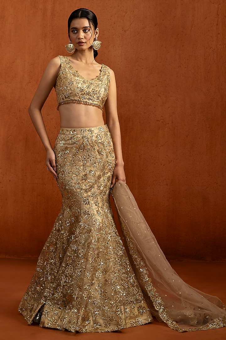 Golden Net Sequins Embroidered Fish-Cut Lehenga Set by Lashkaraa at Pernia's Pop Up Shop