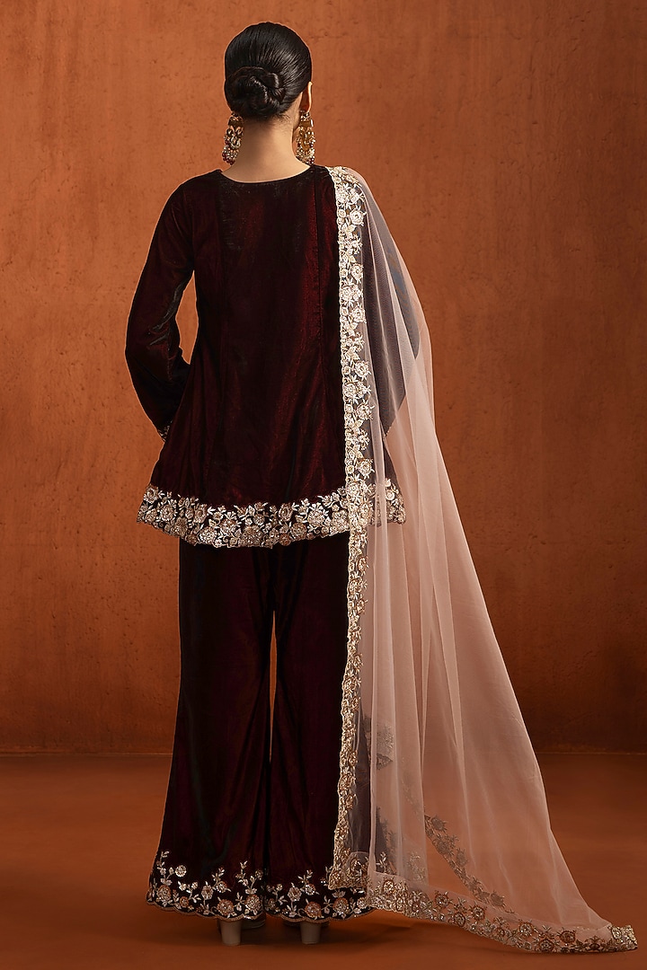 Maroon Velvet Zari Embroidered Short Kurta Set by Lashkaraa at Pernia's Pop Up Shop
