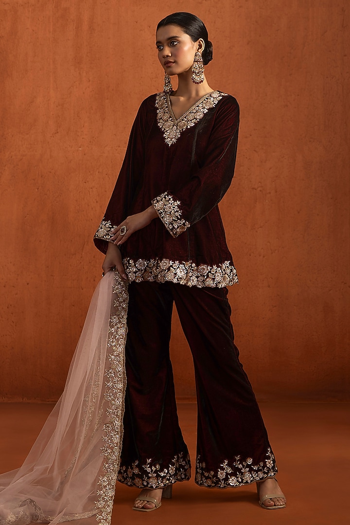 Maroon Velvet Zari Embroidered Short Kurta Set by Lashkaraa at Pernia's Pop Up Shop