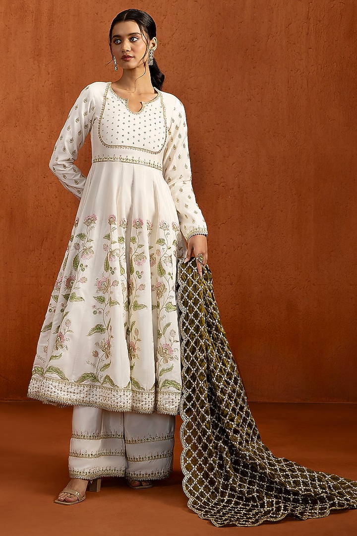 White Crepe Silk Zari Embroidered Party Wear Anarkali Set by Lashkaraa at Pernia's Pop Up Shop