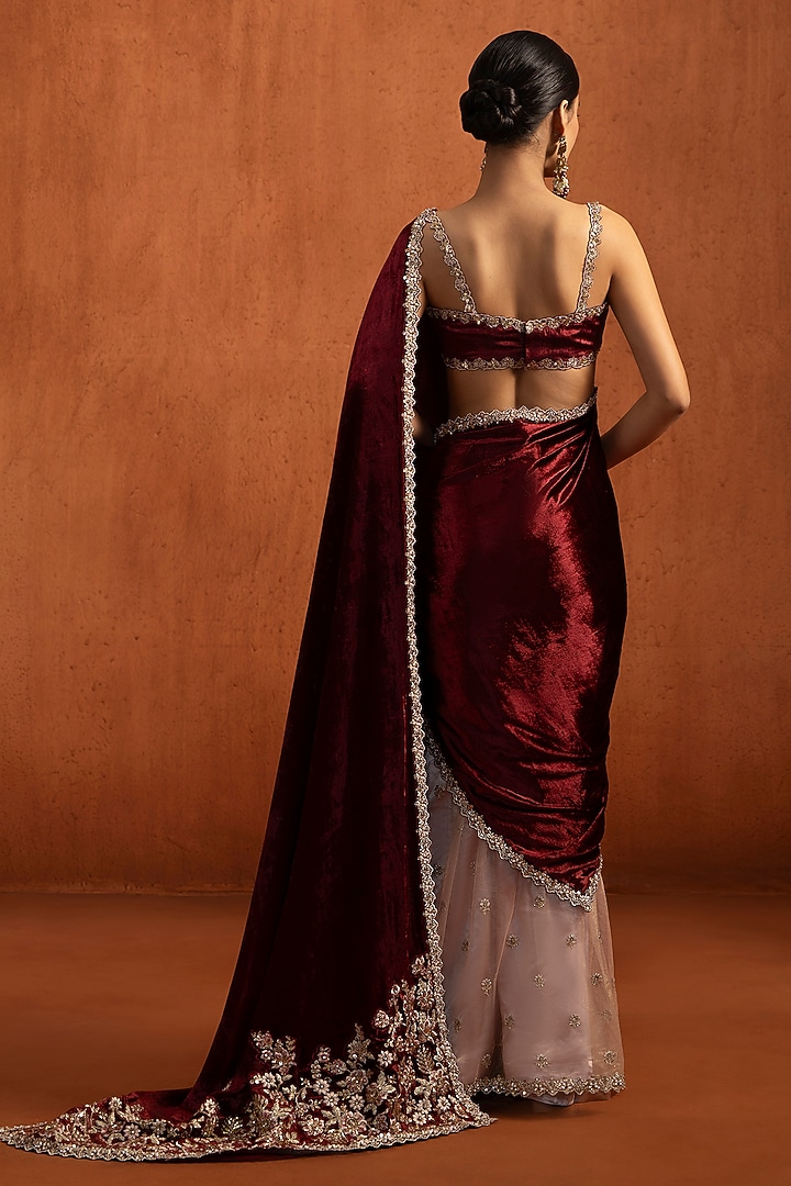 Red Viscose Velvet Sequins Embroidered Party Wear Saree Set by Lashkaraa at Pernia's Pop Up Shop