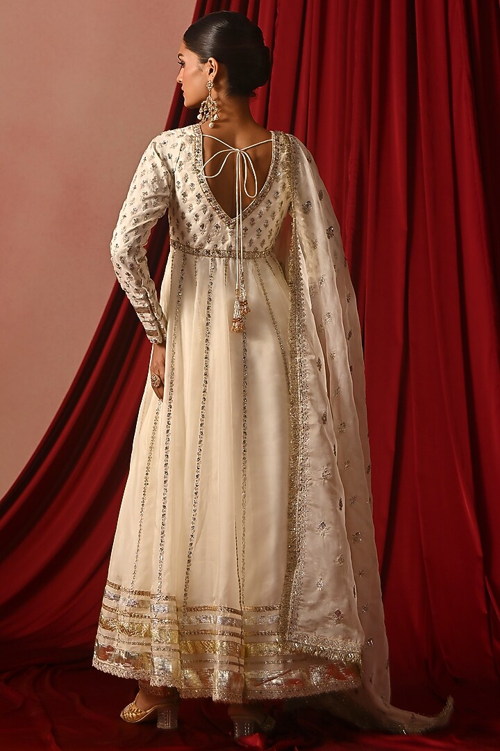 White Tabby Silk Zari Embroidered Party Wear Anarkali Set by Lashkaraa at Pernia's Pop Up Shop