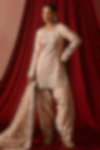 Peach Silk Zari Embroidered Kurta Set by Lashkaraa at Pernia's Pop Up Shop