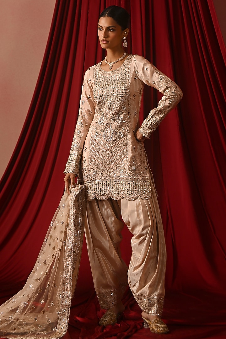 Peach Silk Zari Embroidered Kurta Set by Lashkaraa at Pernia's Pop Up Shop
