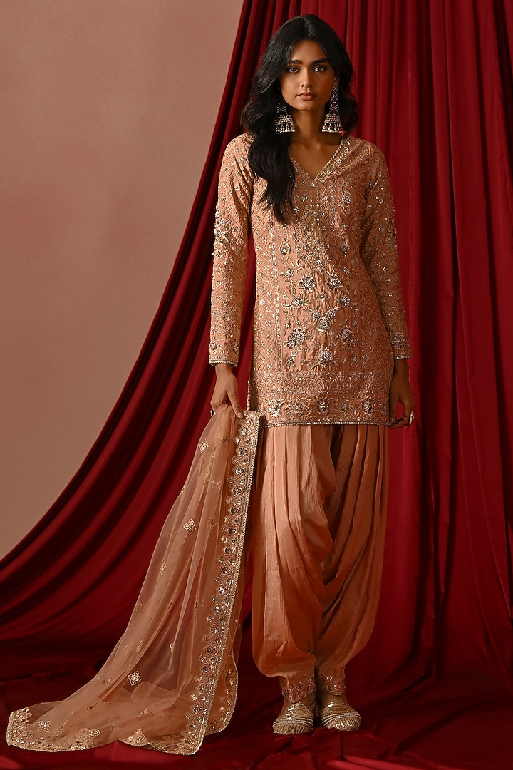 Dusty Peach Chiffon Zari Embroidered Kurta Set by Lashkaraa at Pernia's Pop Up Shop