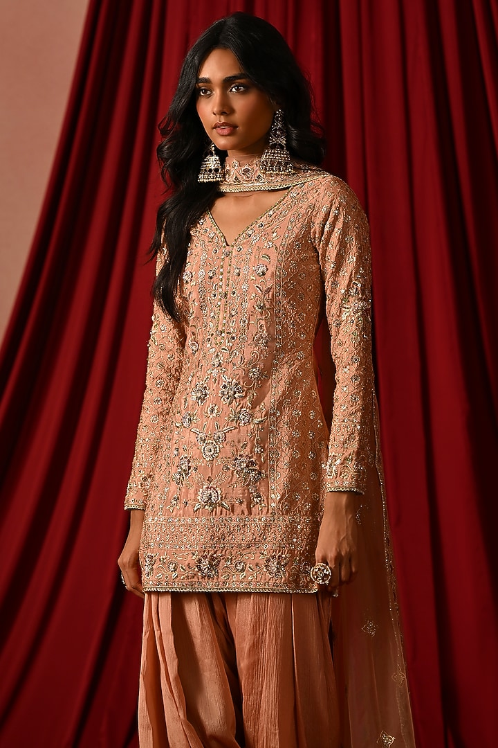 Dusty Peach Chiffon Zari Embroidered Kurta Set by Lashkaraa at Pernia's Pop Up Shop