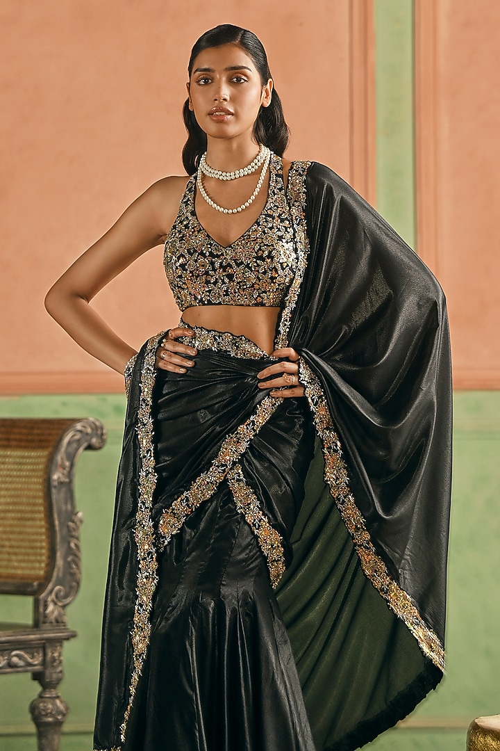 Black Silk Sequins & Zari Embroidered Pre-Stitched Party Wear Saree Set by Lashkaraa at Pernia's Pop Up Shop