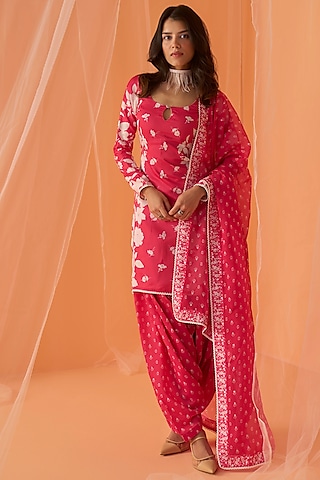 Hot Pink Chanderi Floral Printed Kurta Set by Lashkaraa