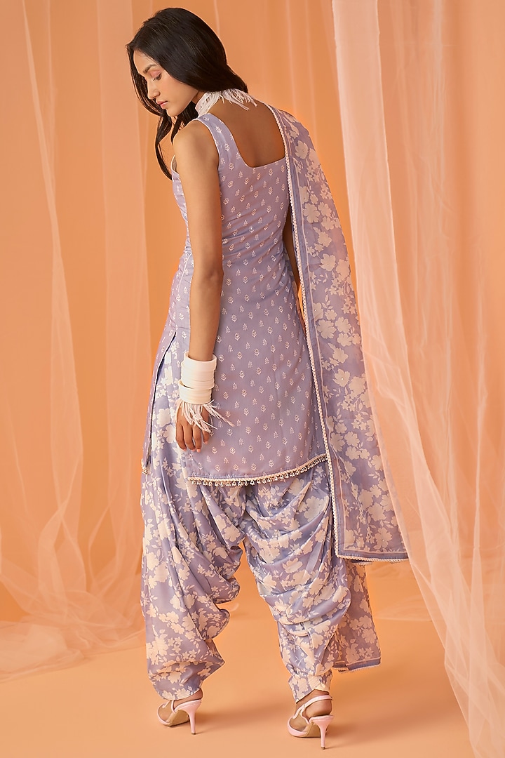 Grey Chanderi Floral Printed Kurta Set by Lashkaraa at Pernia's Pop Up Shop