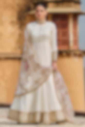 White Organza Sequins Embroidered Party Wear Anarkali Set by Lashkaraa at Pernia's Pop Up Shop