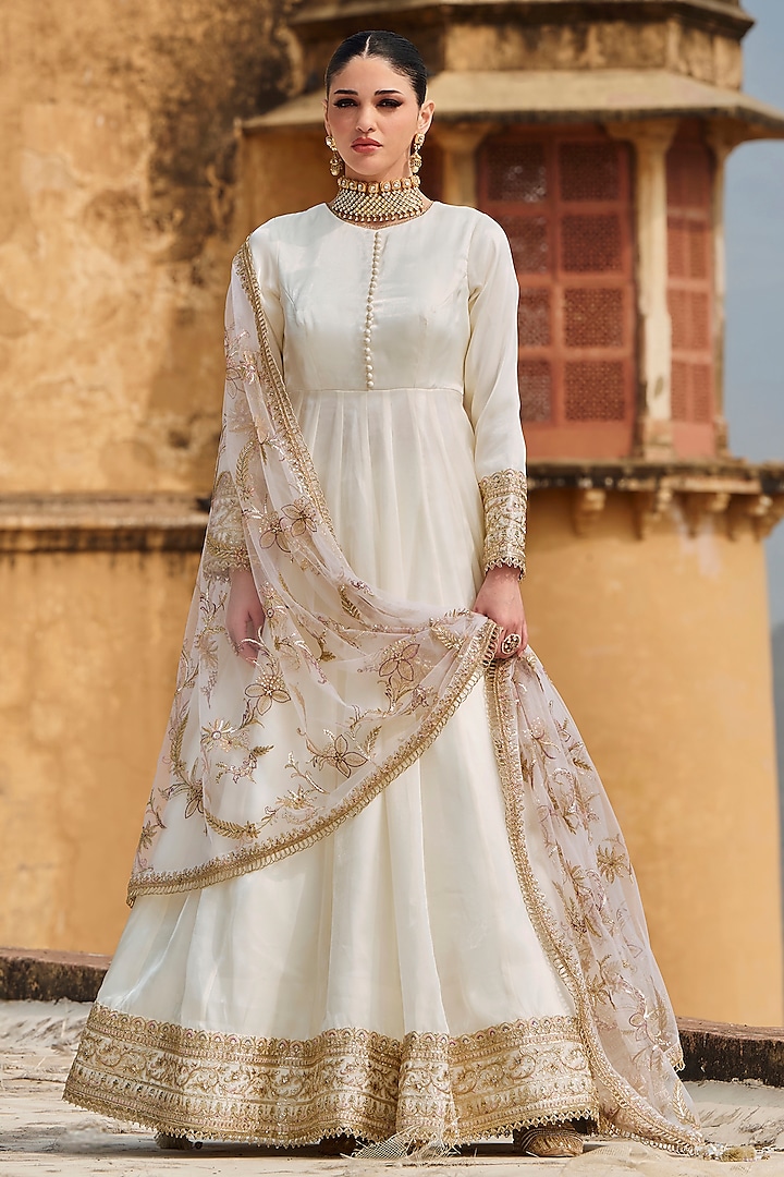 White Organza Sequins Embroidered Party Wear Anarkali Set by Lashkaraa at Pernia's Pop Up Shop