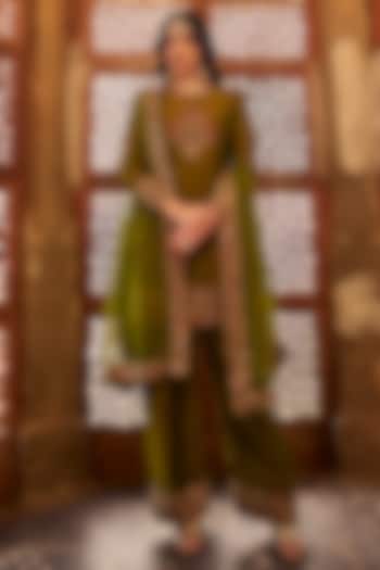 Green Silk Zari Embroidered Kurta Set by Lashkaraa at Pernia's Pop Up Shop