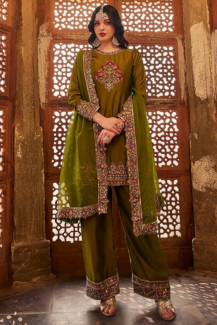 Green Silk Zari Embroidered Kurta Set by Lashkaraa at Pernia's Pop Up Shop