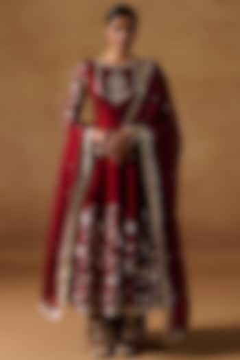 Red Tissue Organza Zari Hand Embroidered Party Wear Anarkali Set by Lashkaraa at Pernia's Pop Up Shop