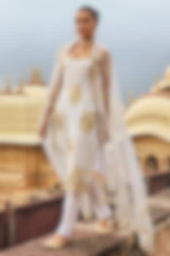 Off-White & Gold Brocade Zari Embroidered Straight Kurta Set by Lashkaraa at Pernia's Pop Up Shop